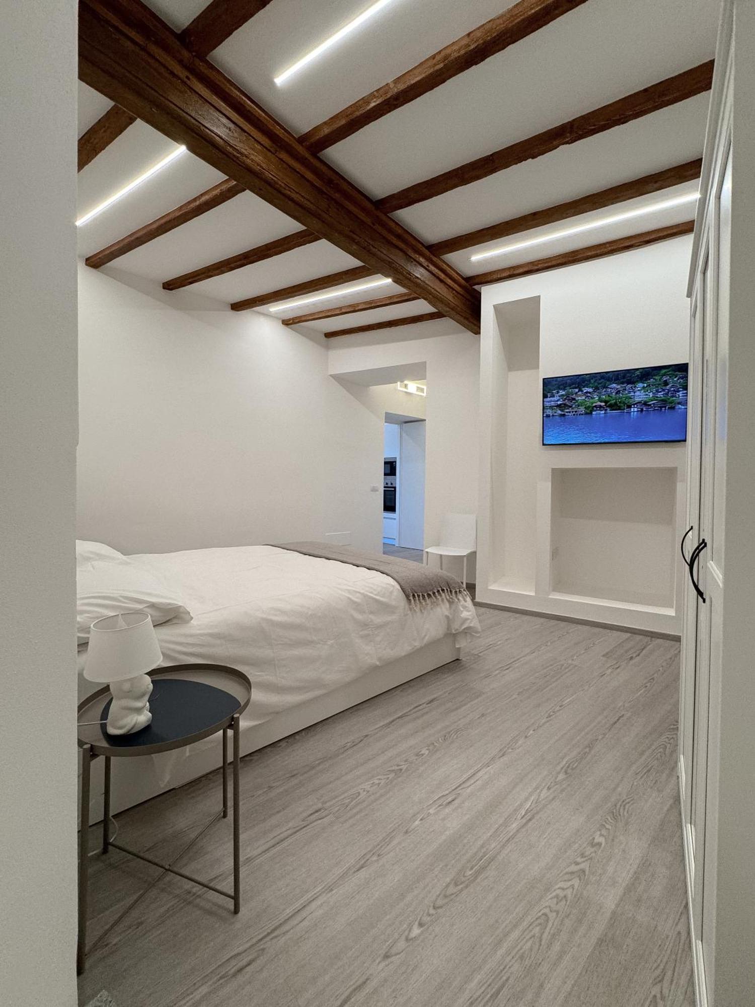 Belvedere 237B Lakeview Luxury Apartment Ghiffa Luaran gambar